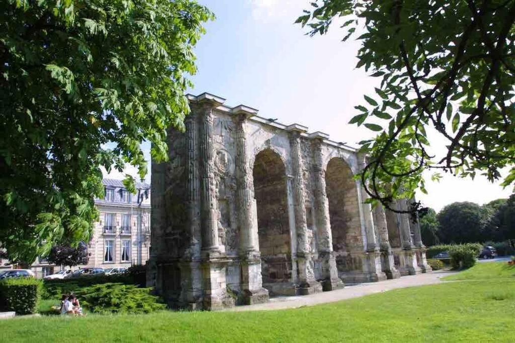 Apppartement Des Sacres De Reims Apartment Exterior photo